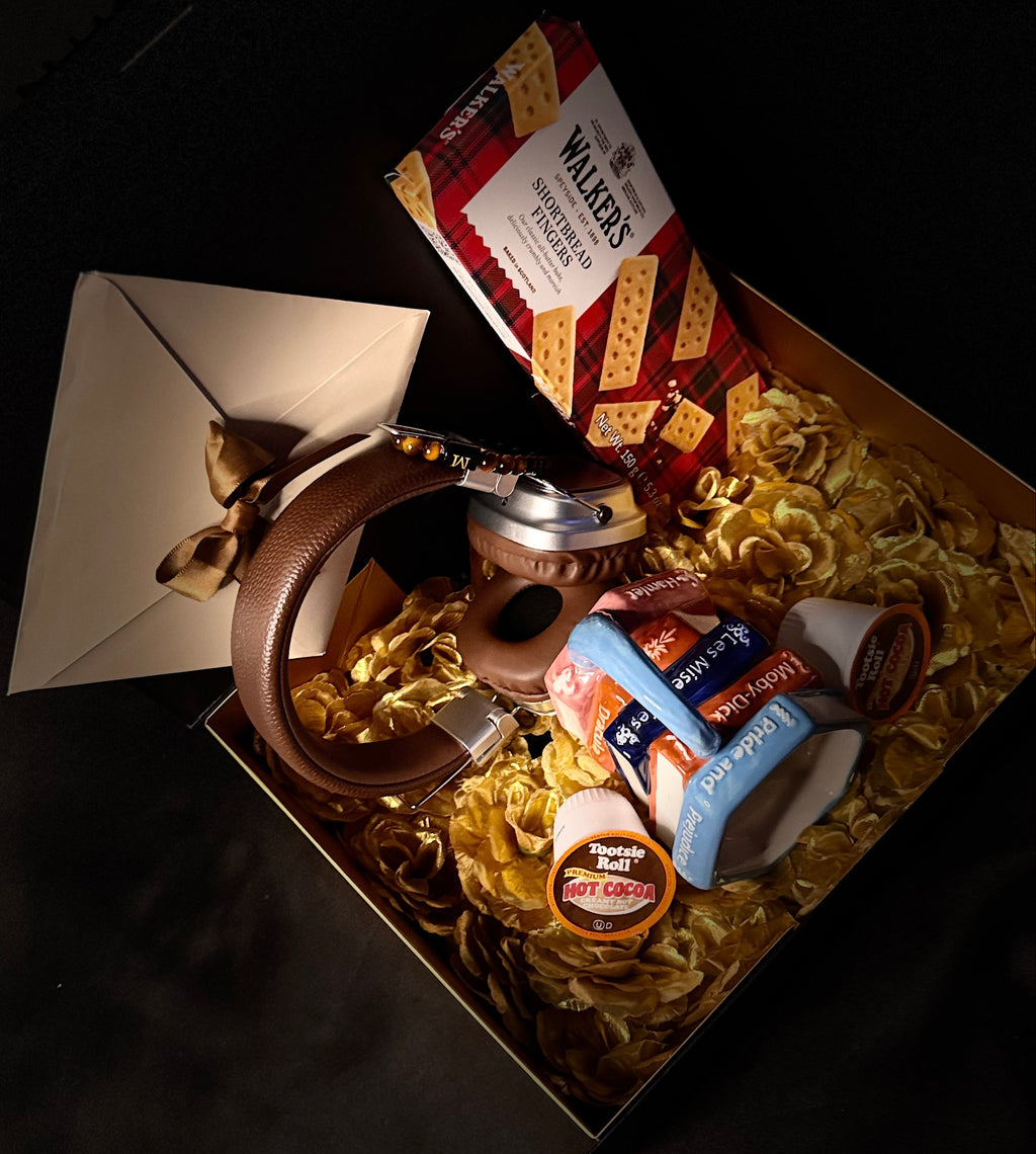 The Comfort Gesture | Cozy Gift Box | Letters & Roses